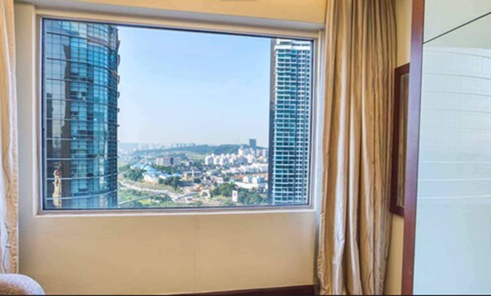 St Giles Gardens Hotel Kuala Lumpur Eksteriør billede View from a guest room
