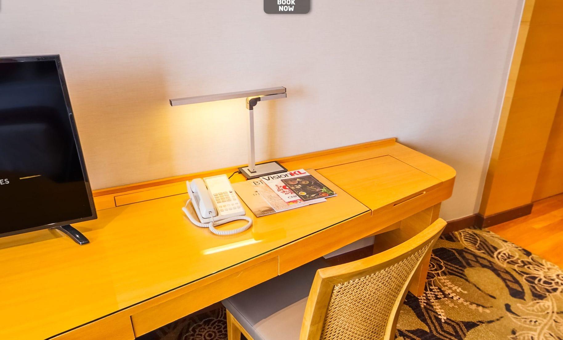 St Giles Gardens Hotel Kuala Lumpur Eksteriør billede A desk lamp