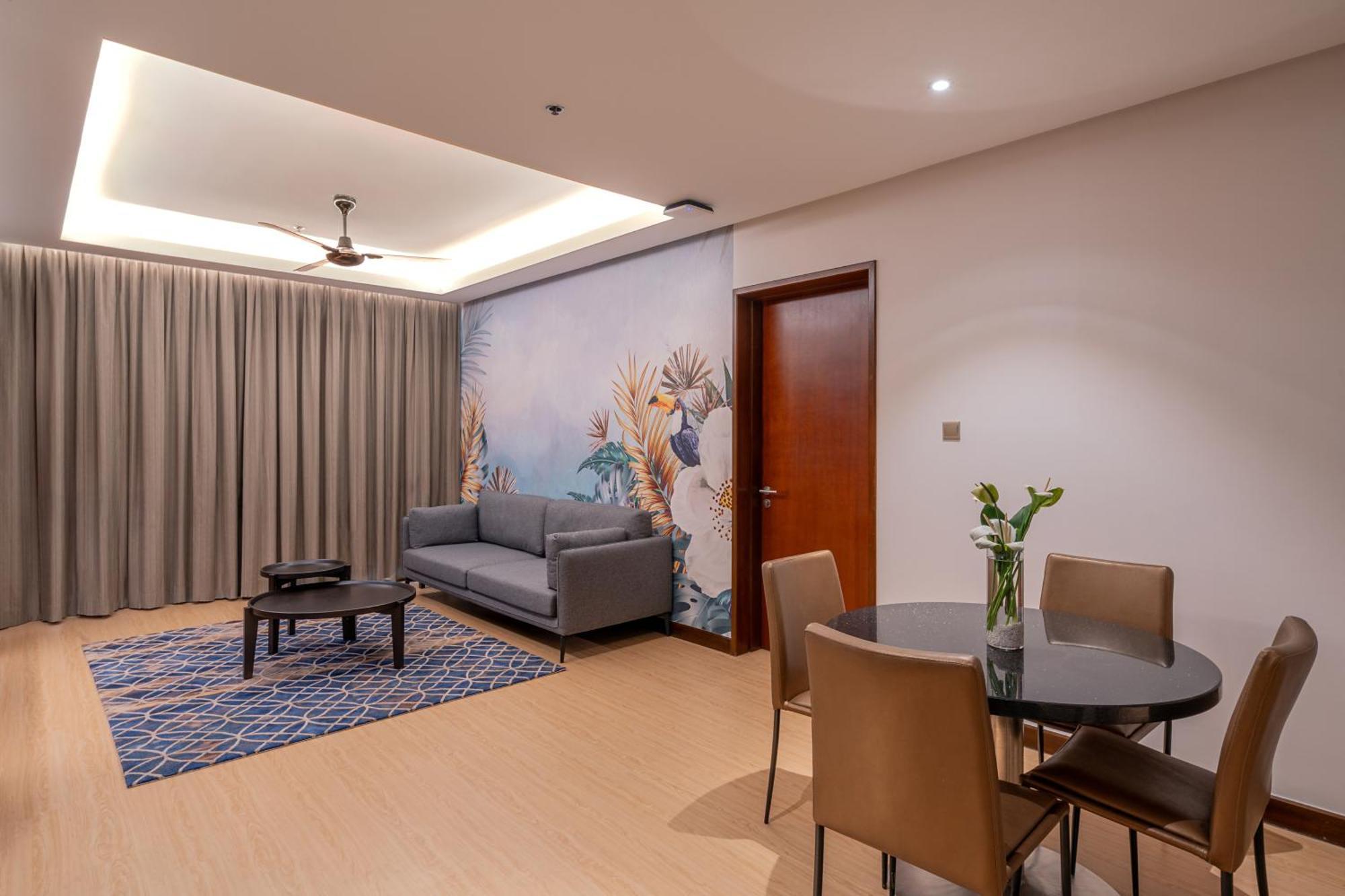 St Giles Gardens Hotel Kuala Lumpur Eksteriør billede A living room in a condominium